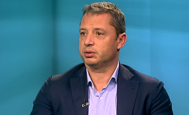 Добрев: България ще затваря въглищни централи и ще купува батерии Добрев: България ще затваря въглищни централи и ще купува батерии