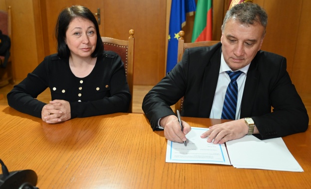 Ректорът проф д р Димитър Димитров в присъствието на доц д р