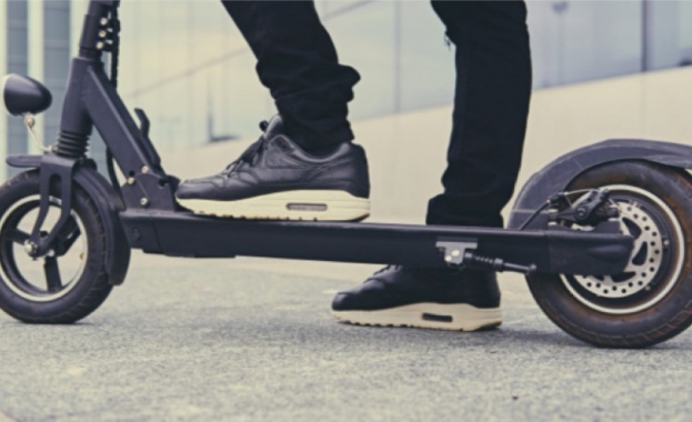 Глоба от 50 лева за всички които карат електрически тротинетки