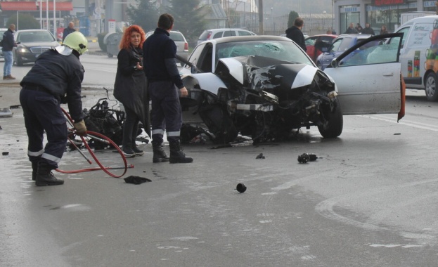 Тежка катастрофа в Благоевград стана в 10 30 ч на бул