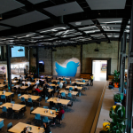 Служителите на „Туитър“ напускат масово след ултиматум на Мъск