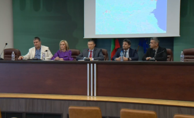 Задържани са 13 души при акция срещу разпространението на порнографски