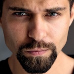 Наш актьор е разказвачът в „Коледна история 2“