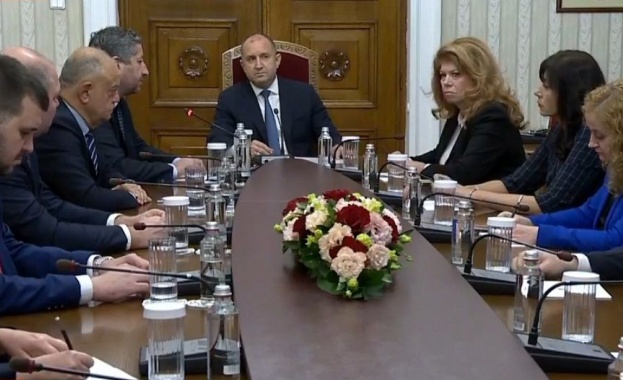 Президентът Румен Радев провежда консултации с Демократична България На Дондуков
