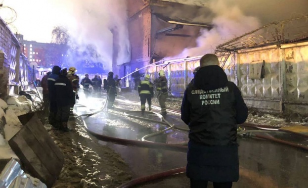 Най малко осем души са загинали снощи в следствие на пожар