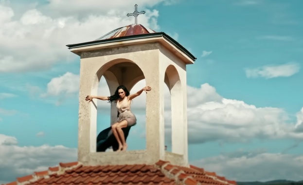 ВМРО даде на прокуратурата клипа с разголената чалга певица от храма в Ковачевци