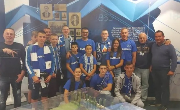 Трогателно е и изпълнено с надежда когато видиш дете да