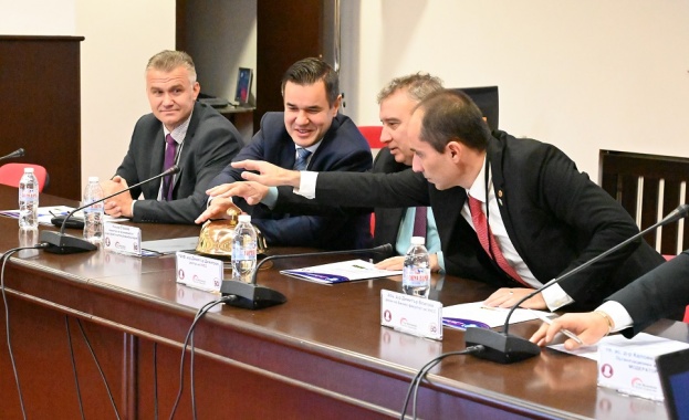 Научен форум в УНСС дискутира възстановяването и устойчивост след кризата Научен форум в УНСС дискутира възстановяването и устойчивост след кризата