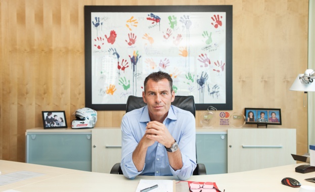 Чарлз Бендоти – Старши вицепрезидент Култура и човешки капитал във