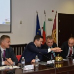 Министър Никола Стоянов откри научен форум в УНСС