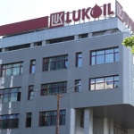 Азербайджан готов да закупи рафинерията на Лукойл в България 