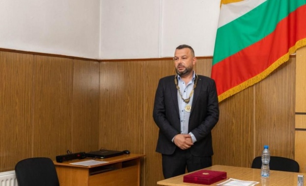 Късно тази вечер приключи заседанието на Общинската избирателна комисия в