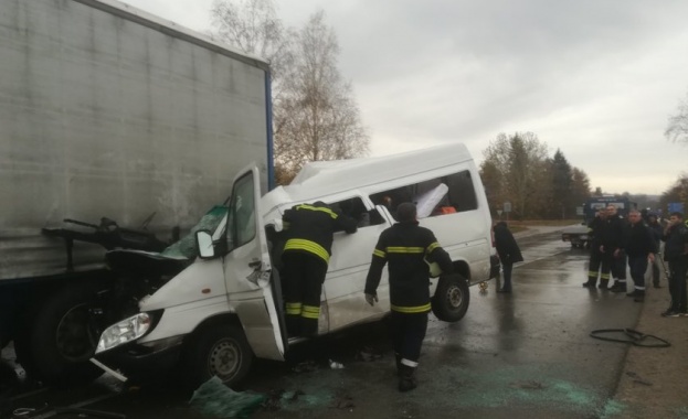 Инцидентът е станал в обедните часове в района на разклона