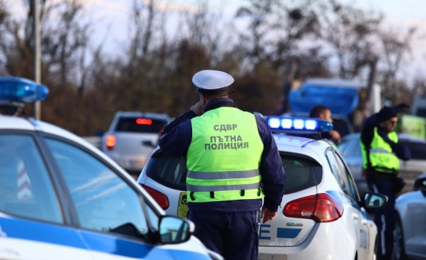 Задържаха кола с полска регистрация край Драгоман след преследване с