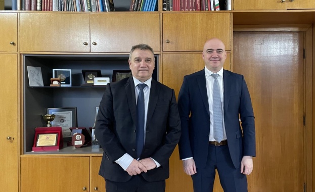 Министър Димитров и ректорът на УНСС ще си сътрудничат в проекта за единна дигитална карта на България