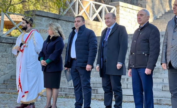 Инициативи като Дефиле на младото вино помагат за популяризирането на