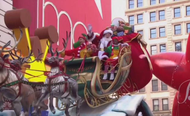 В САЩ отбелязаха Деня на благодарността с пищни паради и