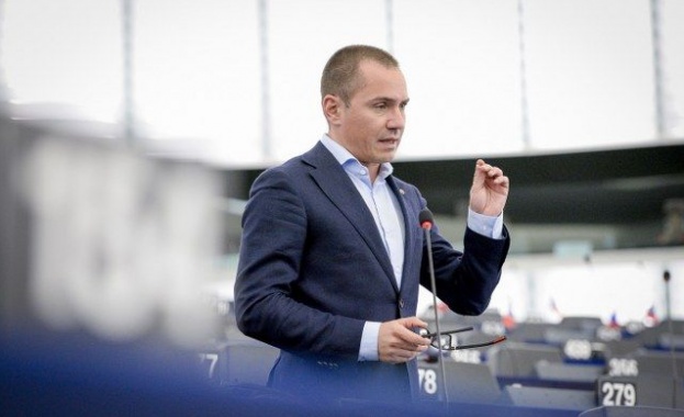 Ангел Джамбазки: Неприемането на България в „Шенген" е звучен шамар за всички управляващи