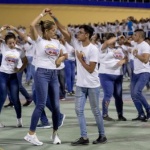 2000 души танцуваха салса в опит за рекорд на Гинес