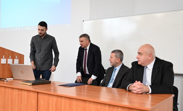 Издаването на първото в България електронно уверение за студенти беше