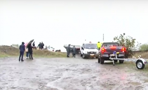 Подновява се акцията по издирването на двамата рибари които изчезнаха