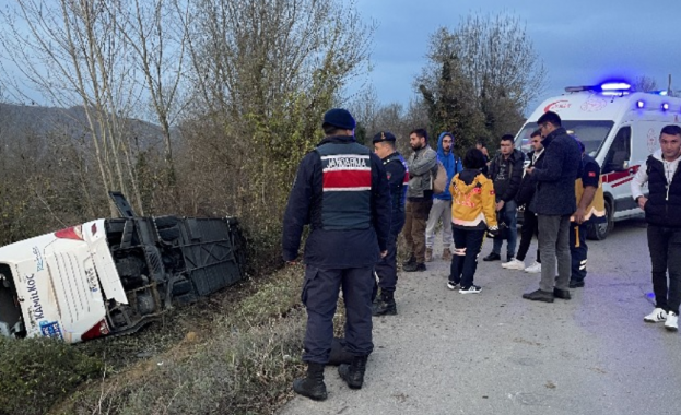 Тридесет и девет души са ранени тази сутринта при автобусна