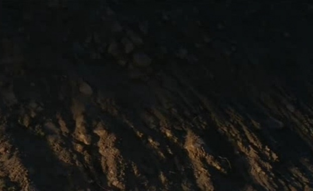 Година след обилните дъждове пътят който свързва село Сушица с