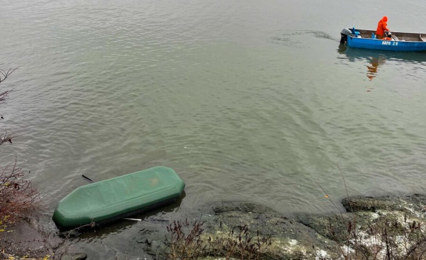Продължава издирването на двамата рибари, изчезнали в езерото Мандра край Бургас