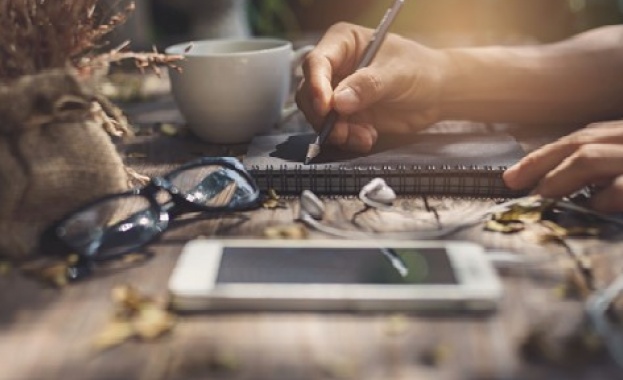 Водещи заглавия на първите страници
в 24 часа стр 1 12 13