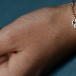 Защо зодиакалните бижута са перфектния подарък за любима жена?