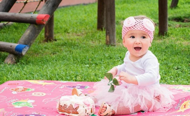 Традиционно в избора на бебешки дрехи родителите се фокусират главно