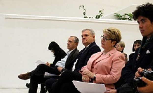 Книгата на Екатерина Федорова Ковач на външната политика Княз Алексей