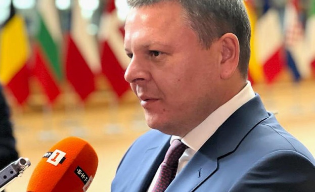 Вицепремиерът Христо Алексиев: Убедихме ЕС да включи Коридор № 8 в приоритетната трансевропейска транспортна мрежа Вицепремиерът Христо Алексиев: Убедихме ЕС да включи Коридор № 8 в приоритетната трансевропейска транспортна мрежа