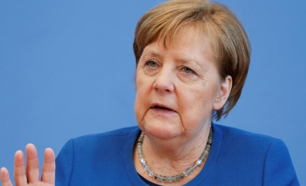 Меркел: Минските споразумения бяха подписани, за да се даде време на Украйна да стане по-силна