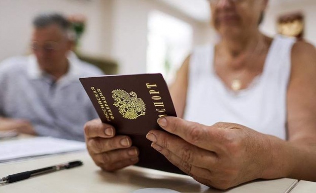 Около 300 000 украинци са поучили руски паспорти от началото