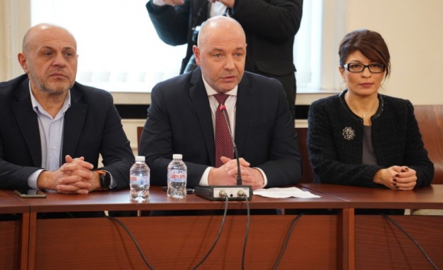 Парламентарните групи на Продължаваме Промяната и Възраждане отказаха среща с