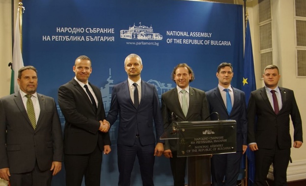 В България пристигна делегация на унгарската партия Наша родина Делегацията