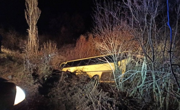 Тежка катастрофа тази вечер Автобус се преобърна на пътя Тополовград