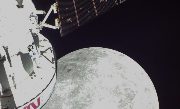 Капсулата на НАСА Орион се приводни в Тихия океан след