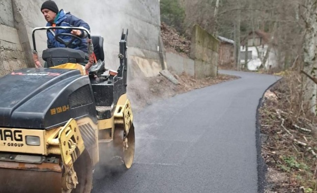 Община Благоевград положи новa асфалтова настилка по участък от четвъртокласната