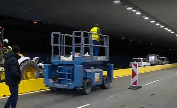 Нов етап в ремонта на тунела Люлин.
Реконструкцията на платното от