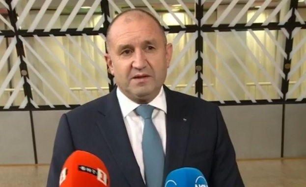 Румен Радев направи коментар относно разпространените от Радостин Василев записи