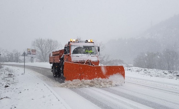104 снегорина извършват обработки против заледяван в София