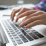 Разработчиците масово използват AI за кодиране, но не му вярват