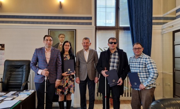 Министърът на електронното управление Георги Тодоров проведе среща с екипа