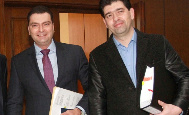 Общинските съветници от тематичната коалиция ГЕРБ-СДС и Демократична България наказват