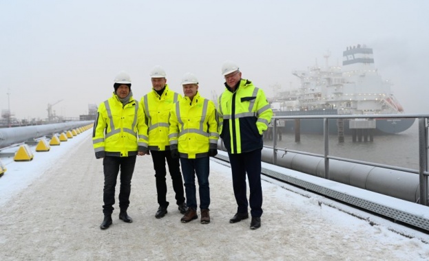 Германският канцлер Олаф Шолц откри в северния град Вилхелмсхафен първия