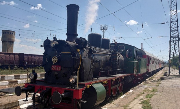 Коледен атракционен влак с парен локомотив ще пътува от София