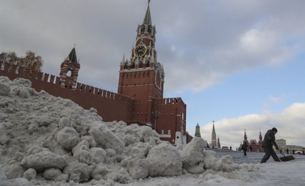 Обилен снеговалеж в Москва и околностите на предизвика проблеми с