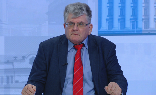 В предаването Още от деня по БНТ Еленко Божков каза